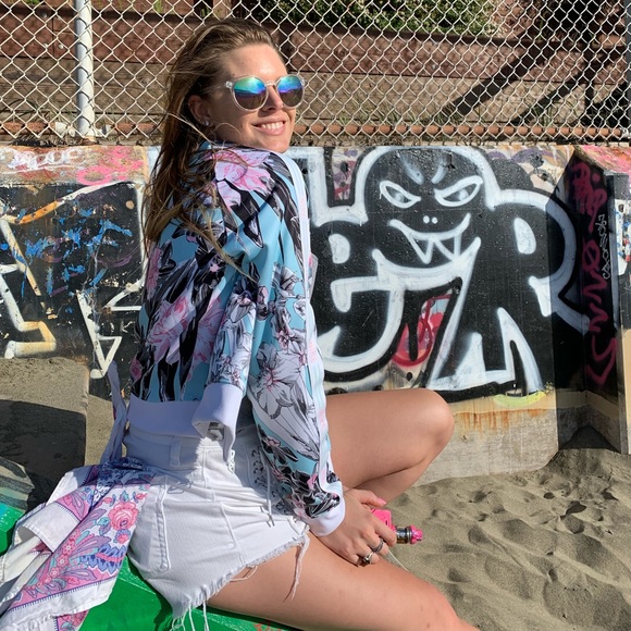 Meet your Posher, Mel🌸💕 - Picture 1 of 4